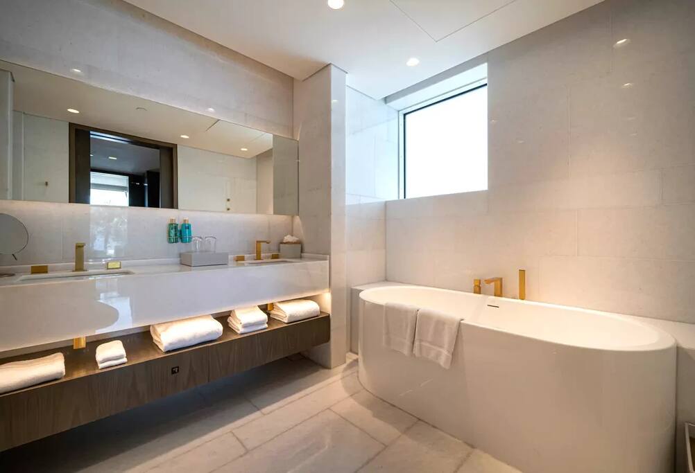 FIVE Palm Beachfront Villa – Private Pool & Jacuzzi — photo 9