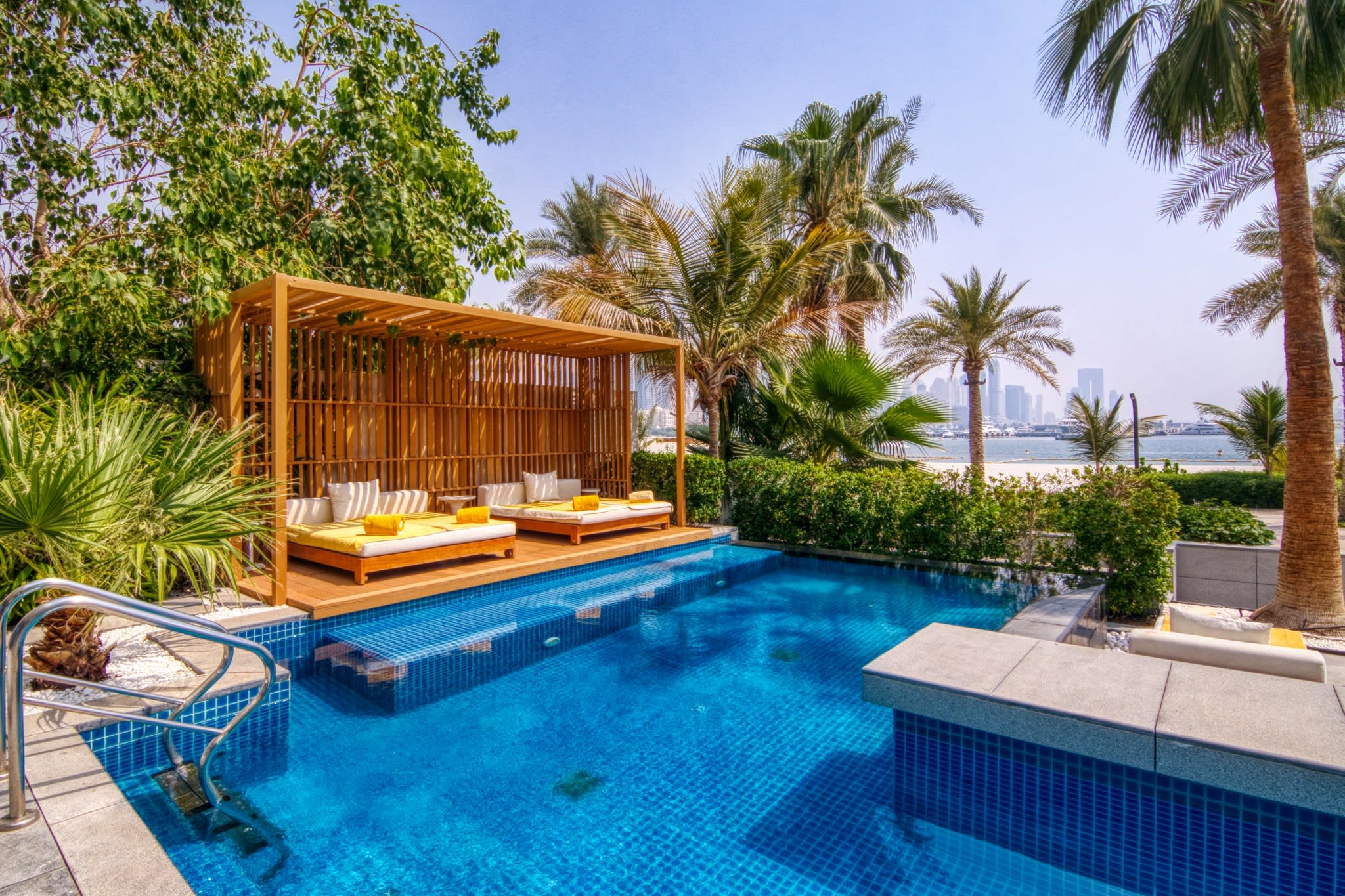 FIVE Palm Beachfront Villa – Private Pool & Jacuzzi — photo 13