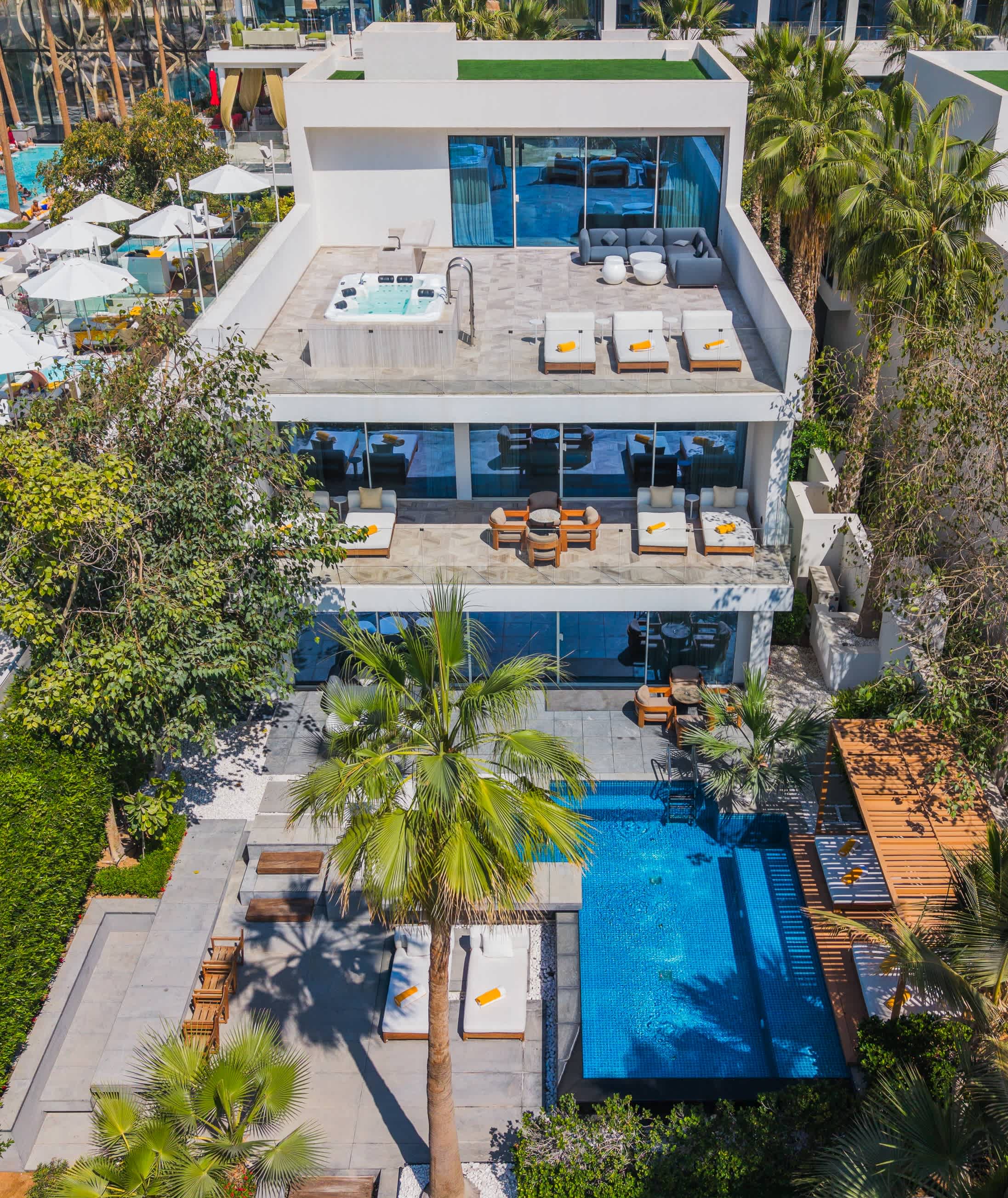FIVE Palm Beachfront Villa – Private Pool & Jacuzzi — photo 14