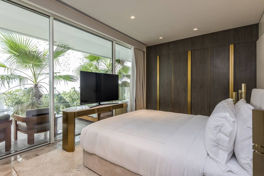 FIVE Palm Beachfront Villa – Private Pool & Jacuzzi — photo 23
