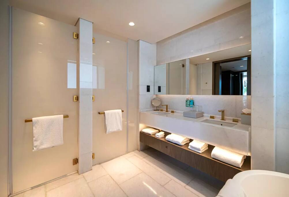 FIVE Palm Beachfront Villa – Private Pool & Jacuzzi — photo 25