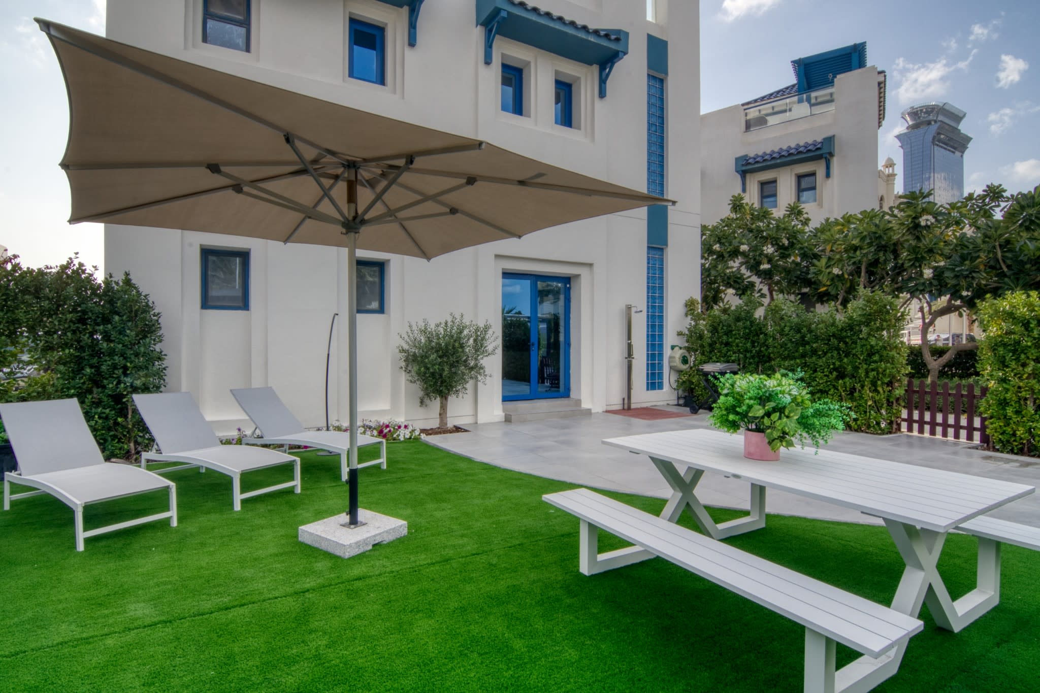 Stunning Palm Villa with Roof Garden, Pool, Beach — photo 9