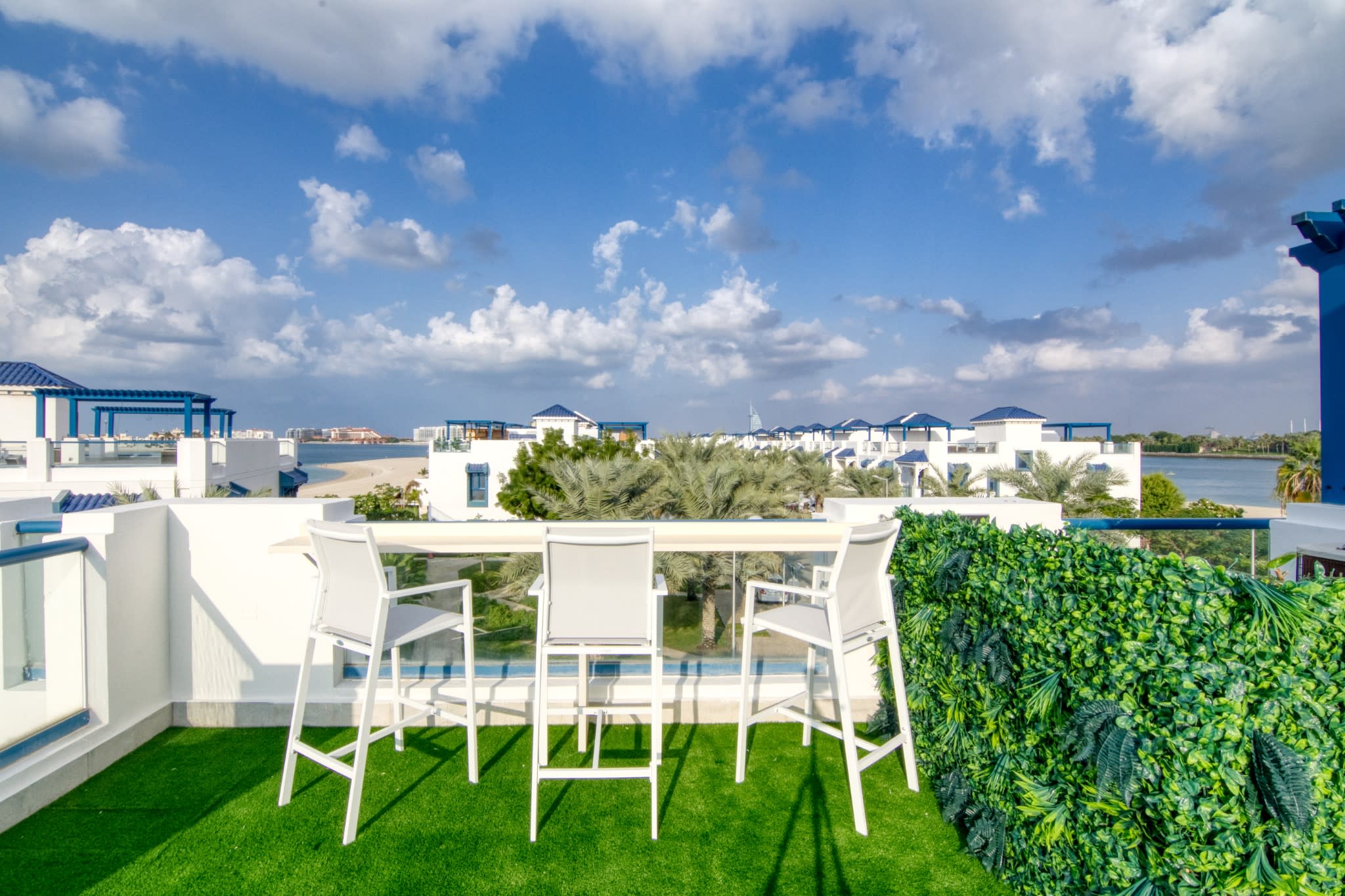 Stunning Palm Villa with Roof Garden, Pool, Beach — photo 13