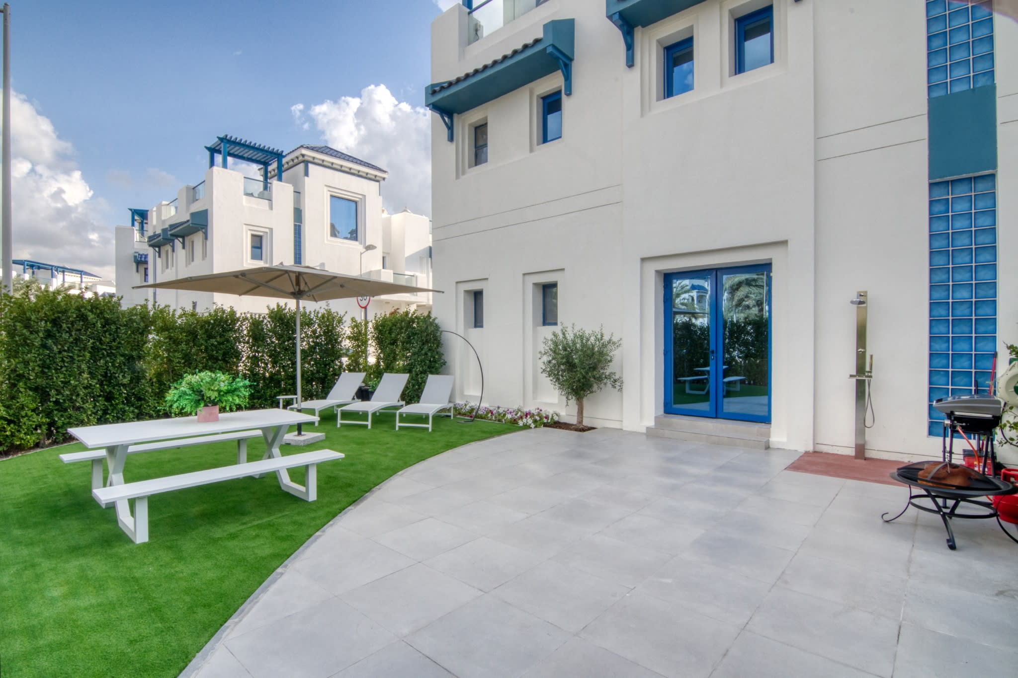 Stunning Palm Villa with Roof Garden, Pool, Beach — photo 20