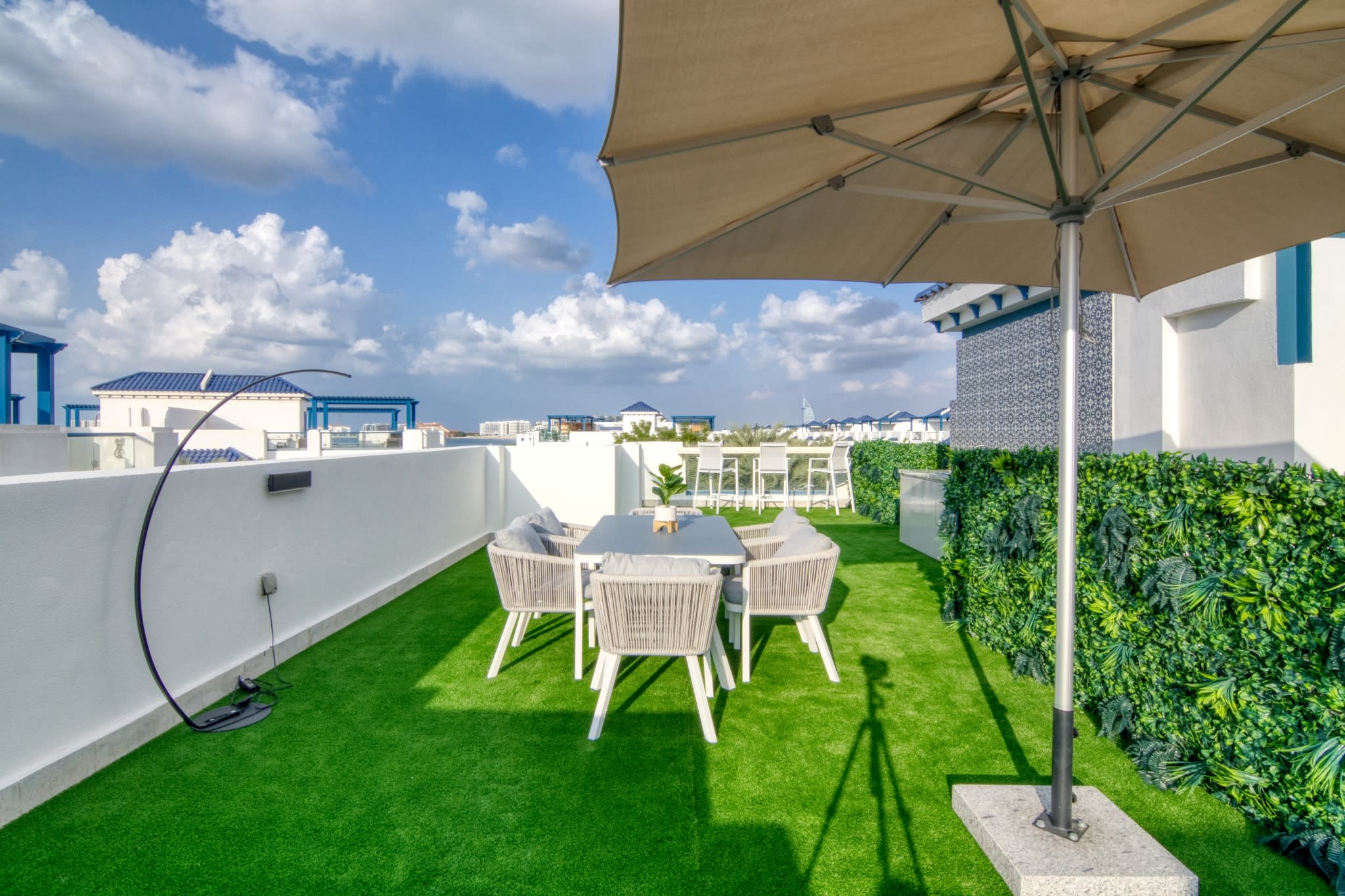 Stunning Palm Villa with Roof Garden, Pool, Beach — photo 26