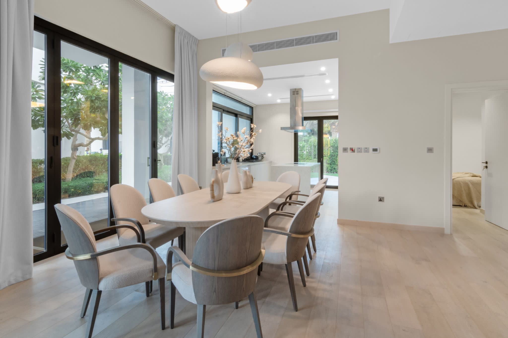 Stunning Palm Villa with Roof Garden, Pool, Beach — photo 43